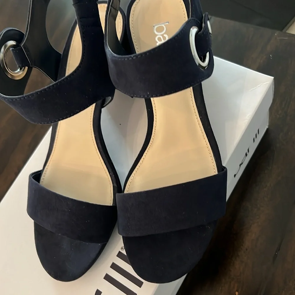 NIB - Bar III Navy Blue Sandal with Silver Accent- S6 - Picture 3 of 6